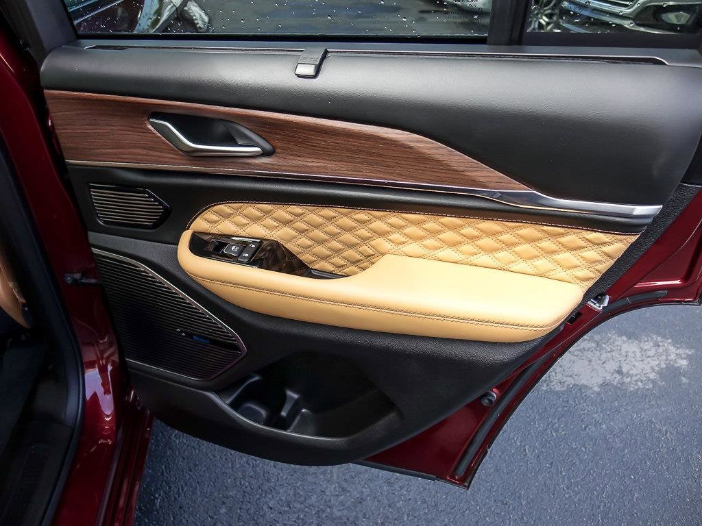 2025 JEEP GRAND CHEROKEE - Image 29