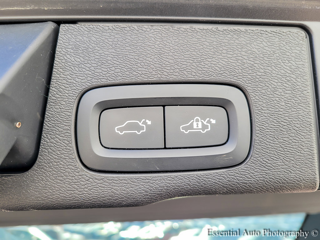 2023 VOLVO XC60 - Image 21