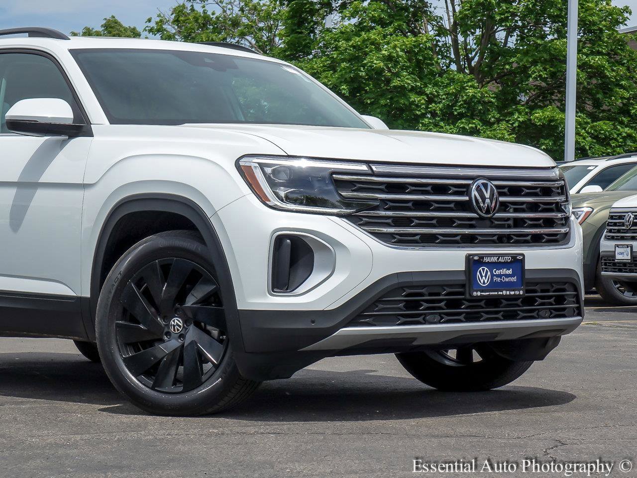 Used 2024 Volkswagen Atlas SE w/Tech with VIN 1V2KR2CA9RC517533 for sale in Plainfield, IL