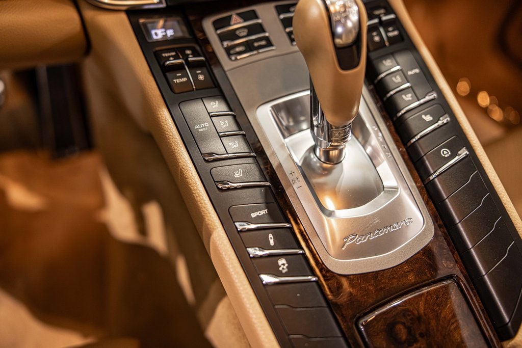 2016 PORSCHE PANAMERA - Image 30