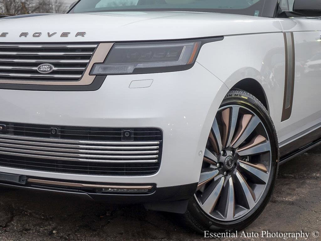 2025 Land Rover Range Rover SV photo 3