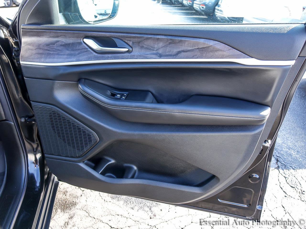 2025 JEEP GRAND CHEROKEE - Image 24