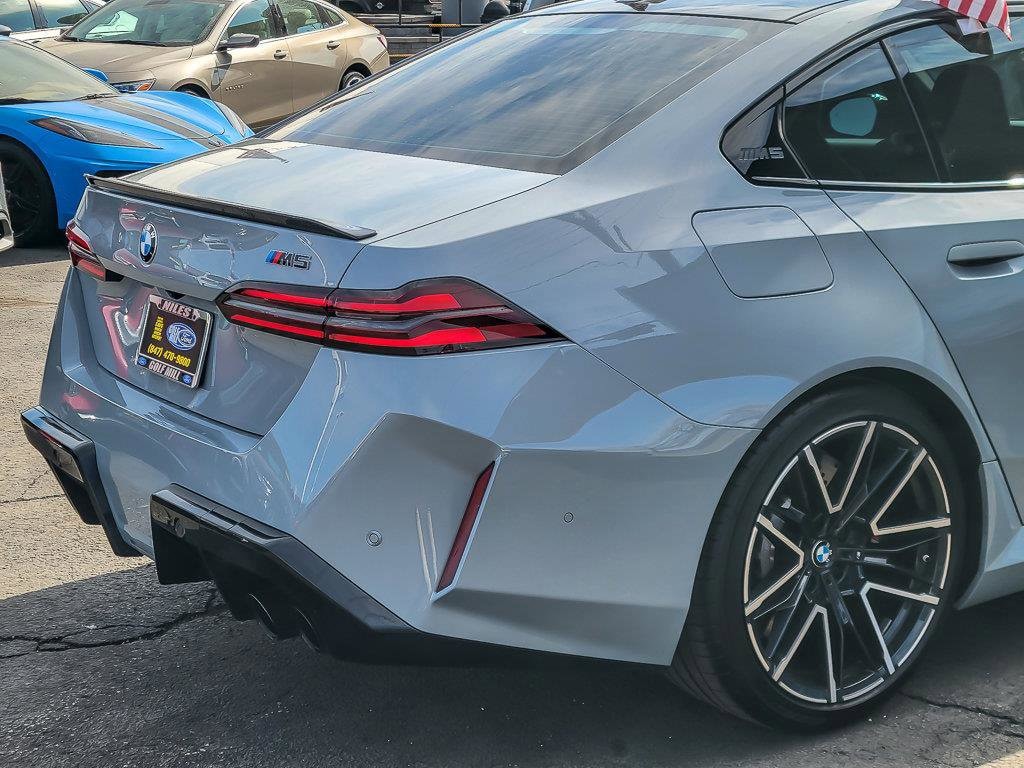 2025 BMW M5 - Image 8
