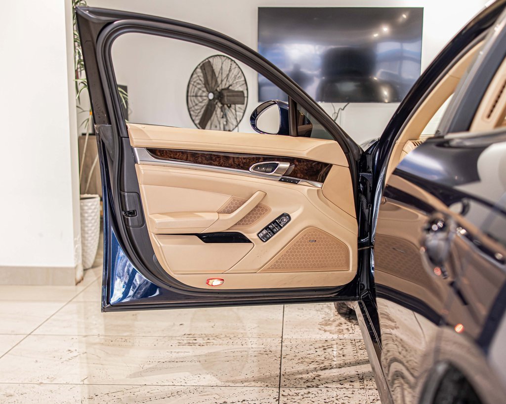 2016 PORSCHE PANAMERA - Image 32