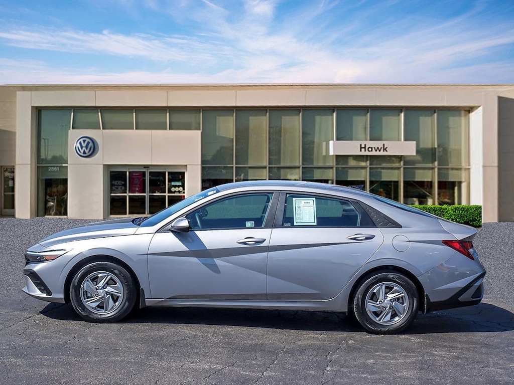 Used 2025 Hyundai Elantra SE SE IVT