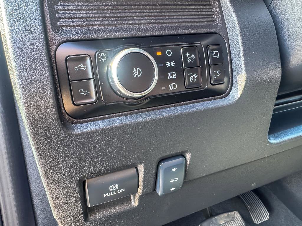 2025 FORD F-450 - Image 26