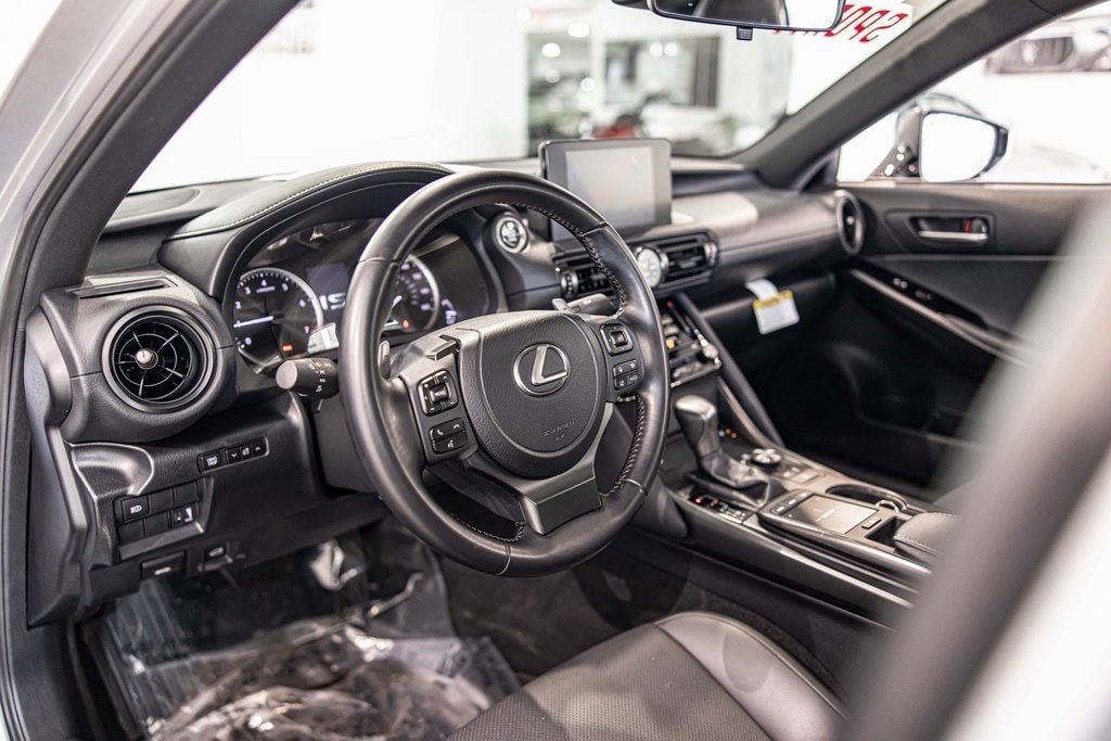2024 LEXUS IS - Image 19
