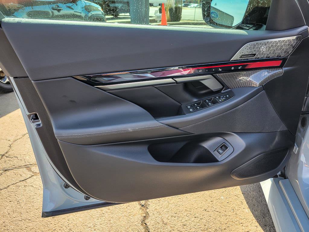 2025 BMW M5 - Image 21