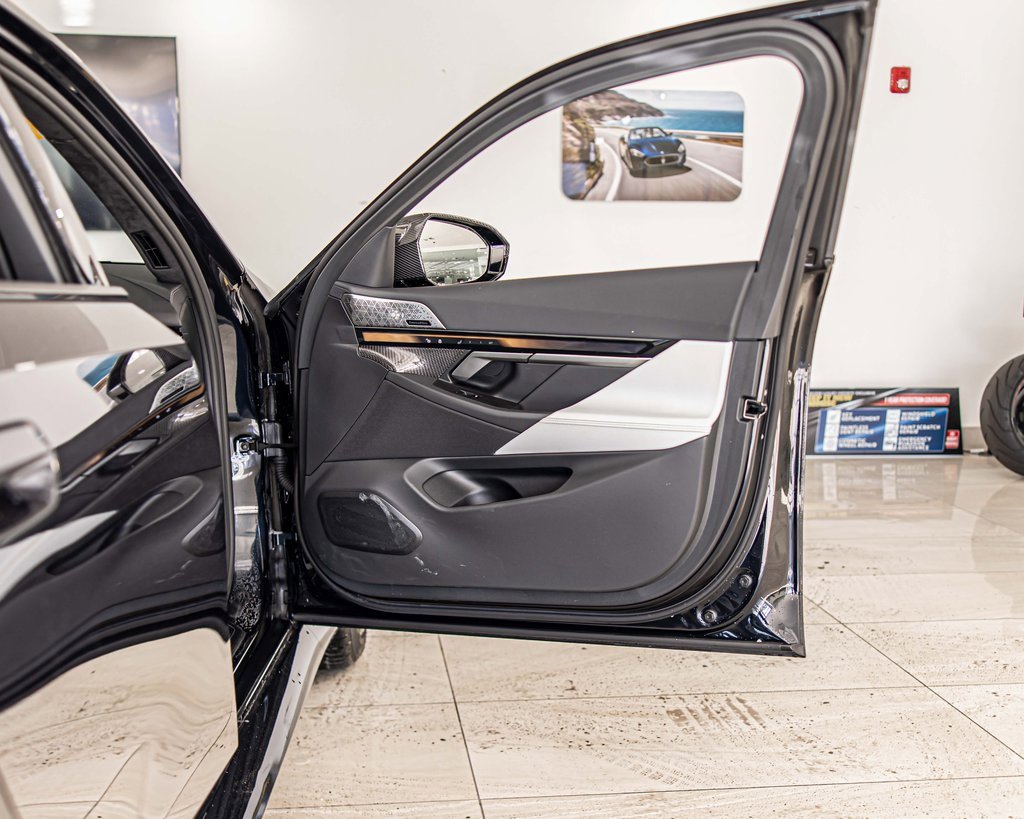 2025 BMW M5 - Image 40