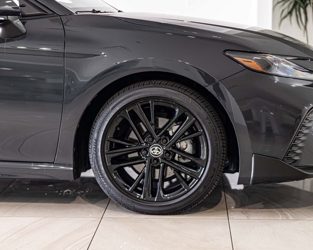2025 Toyota Camry SE - Photo 10