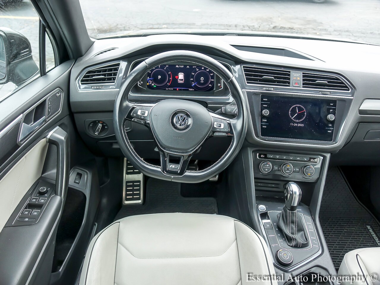 2021 Volkswagen Tiguan SEL Premium R-Line photo 4