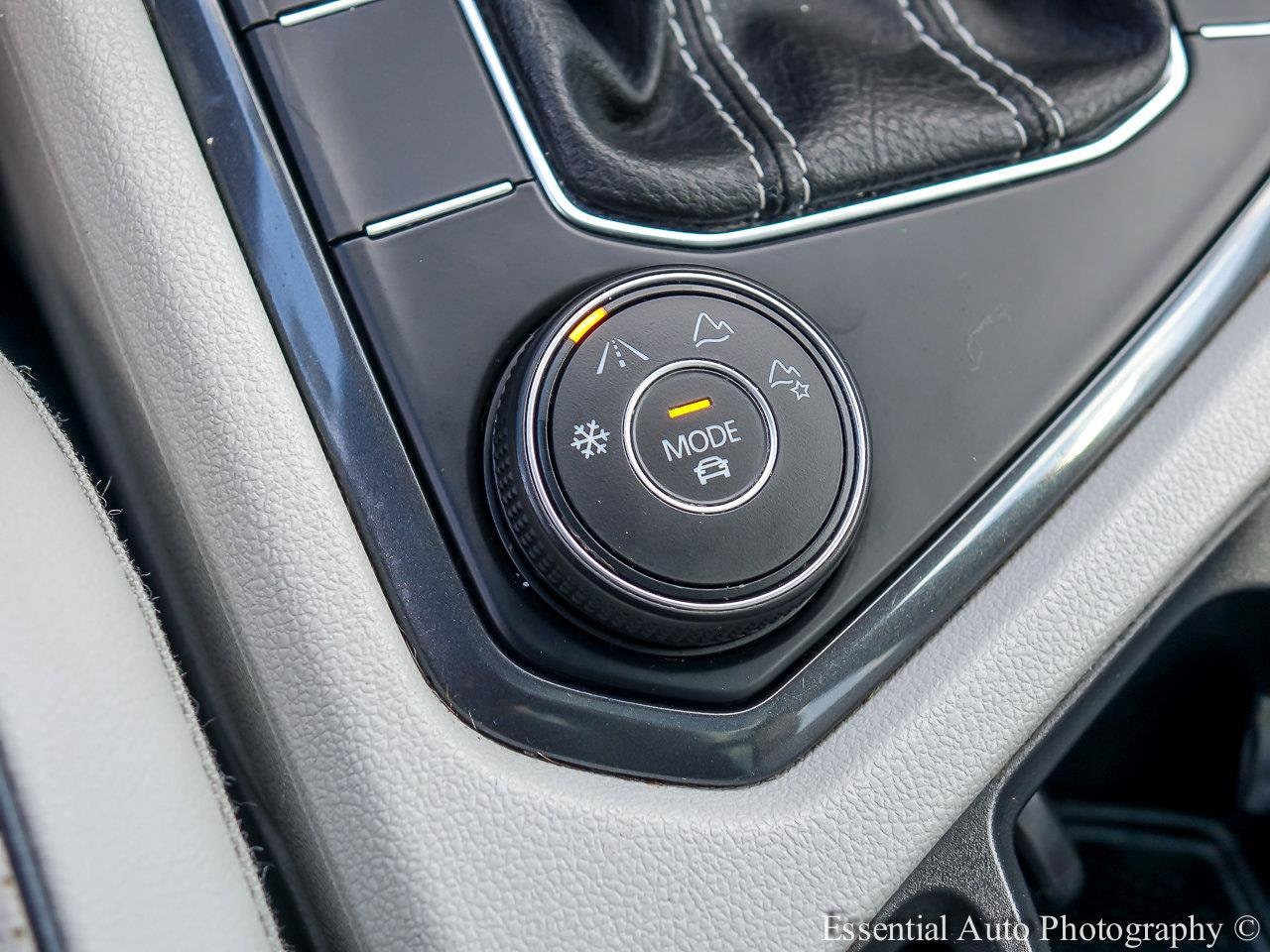 2022 VOLKSWAGEN TIGUAN - Image 18