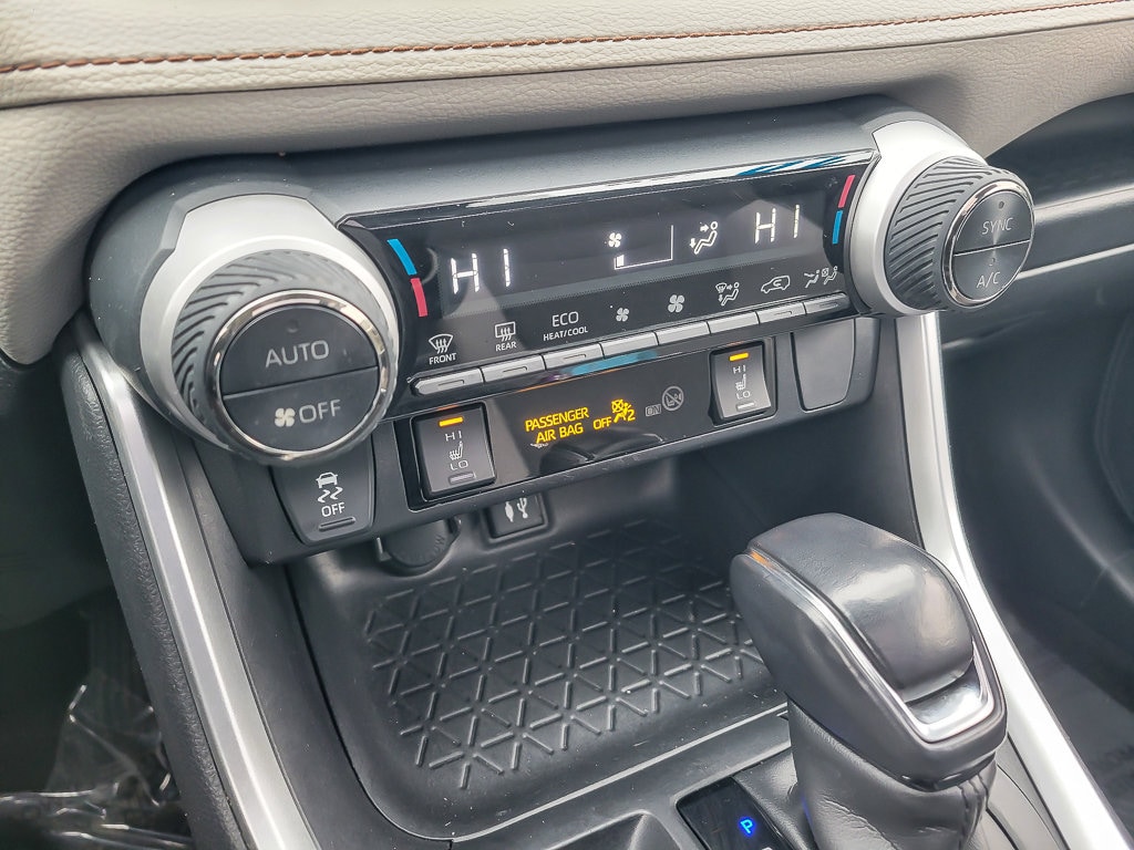 2019 TOYOTA RAV4 - Image 20