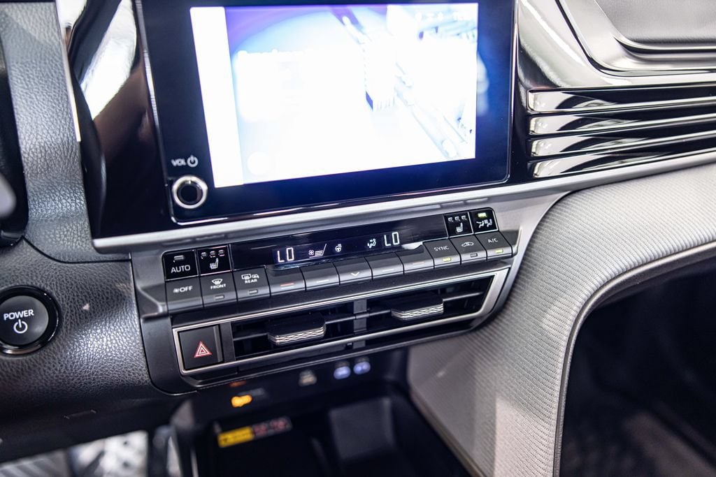 2025 Toyota Camry SE - Photo 26