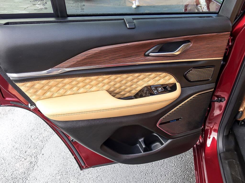 2025 JEEP GRAND CHEROKEE - Image 27