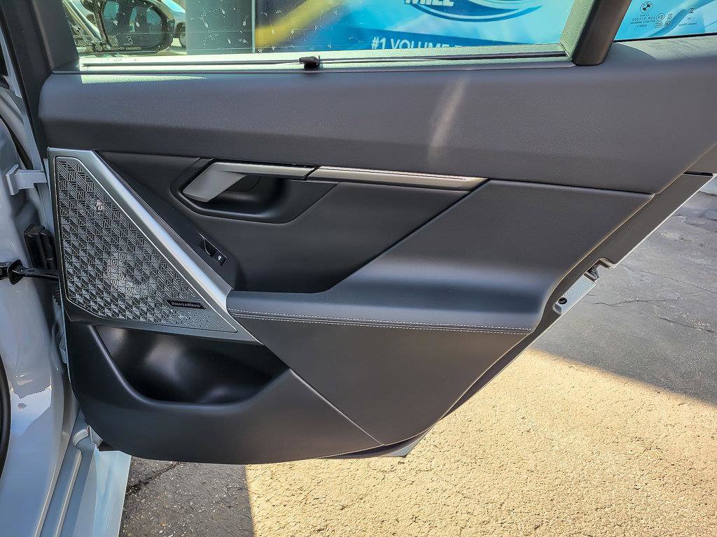 2025 BMW M5 - Image 26