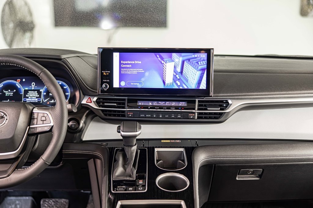 2025 TOYOTA SIENNA - Image 37