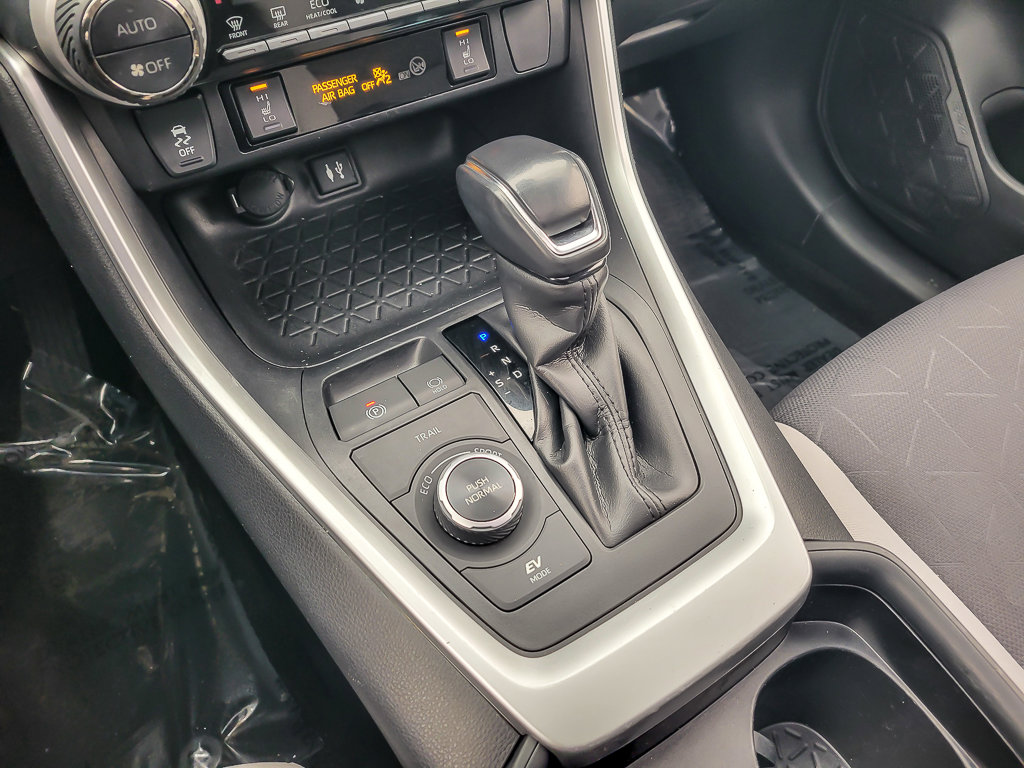 2019 TOYOTA RAV4 - Image 21