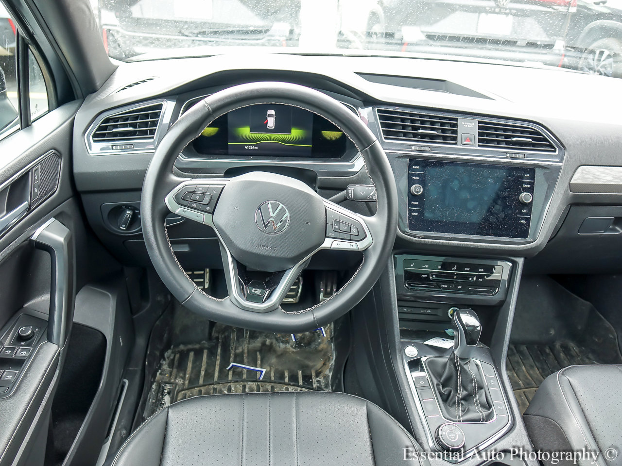 2023 VOLKSWAGEN TIGUAN - Image 4