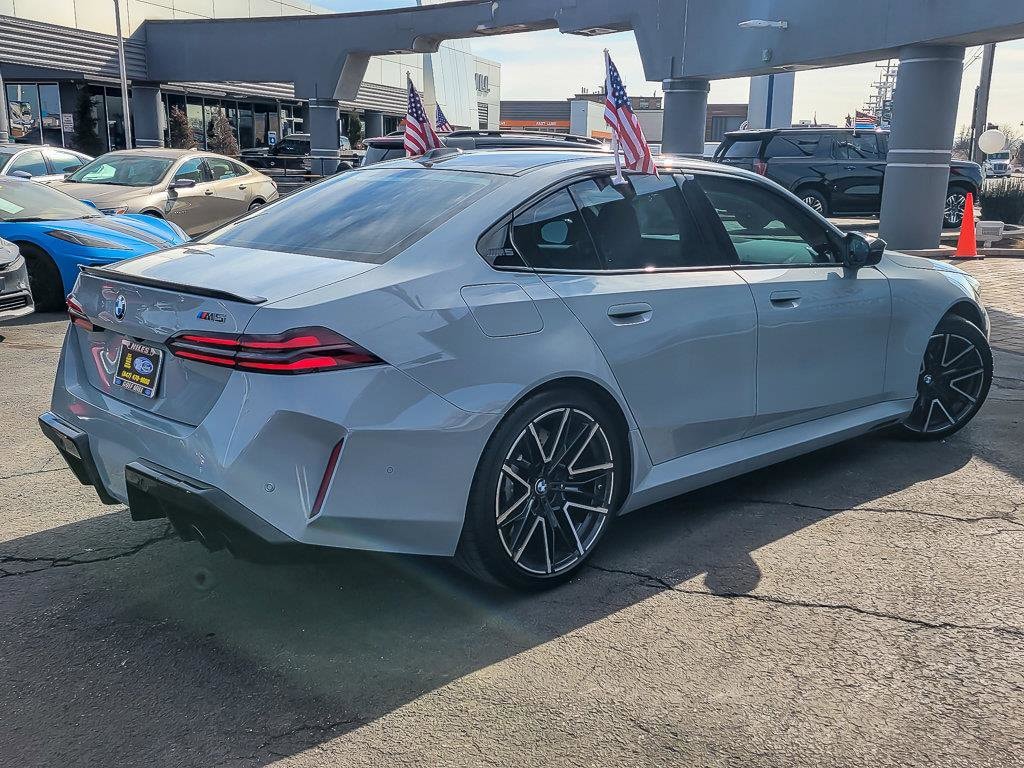 2025 BMW M5 - Image 9