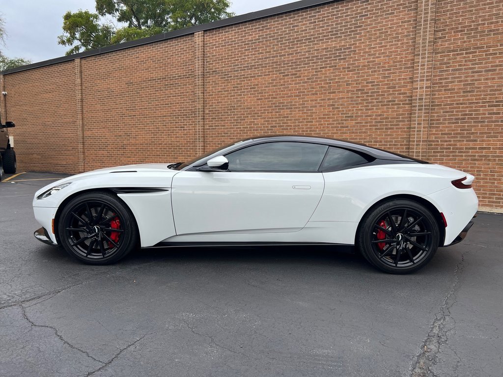 2018 Aston Martin DB11 photo 2