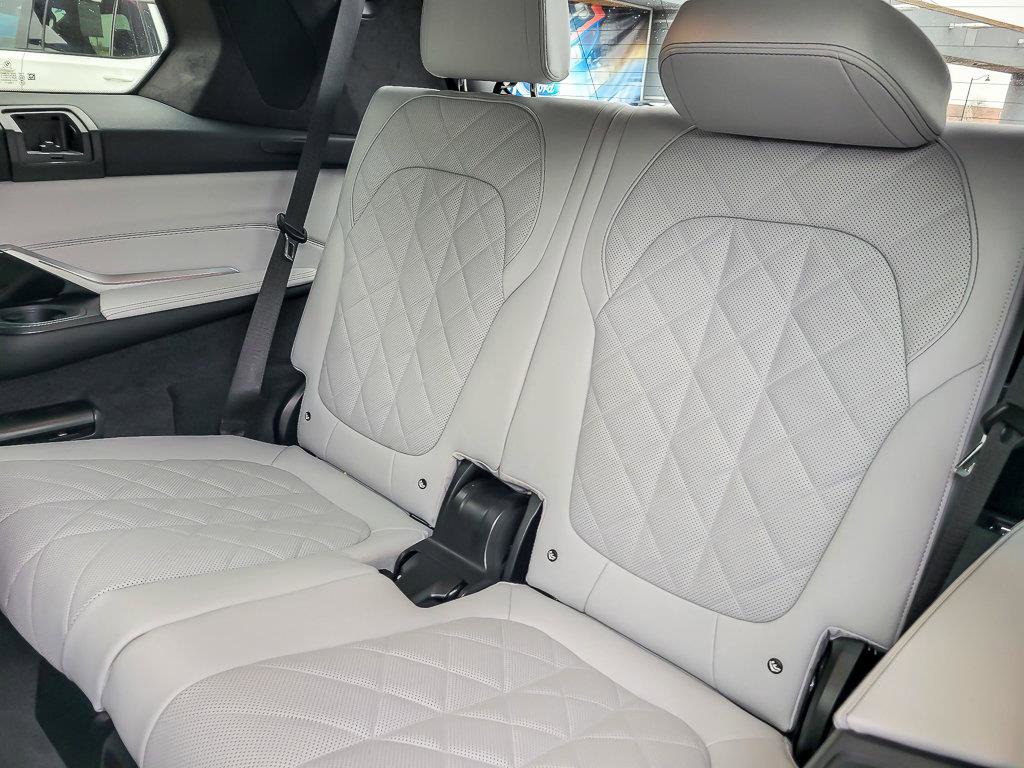 2023 BMW X7 - Image 18