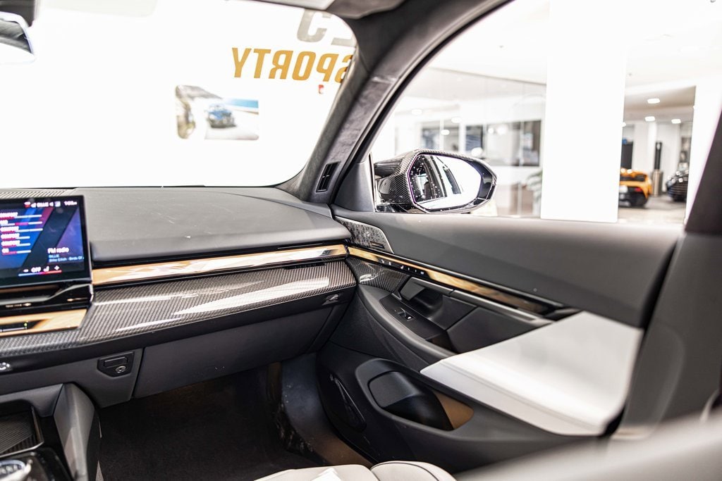 2025 BMW M5 - Image 38