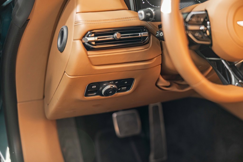 2025 ASTON MARTIN DB12 - Image 8