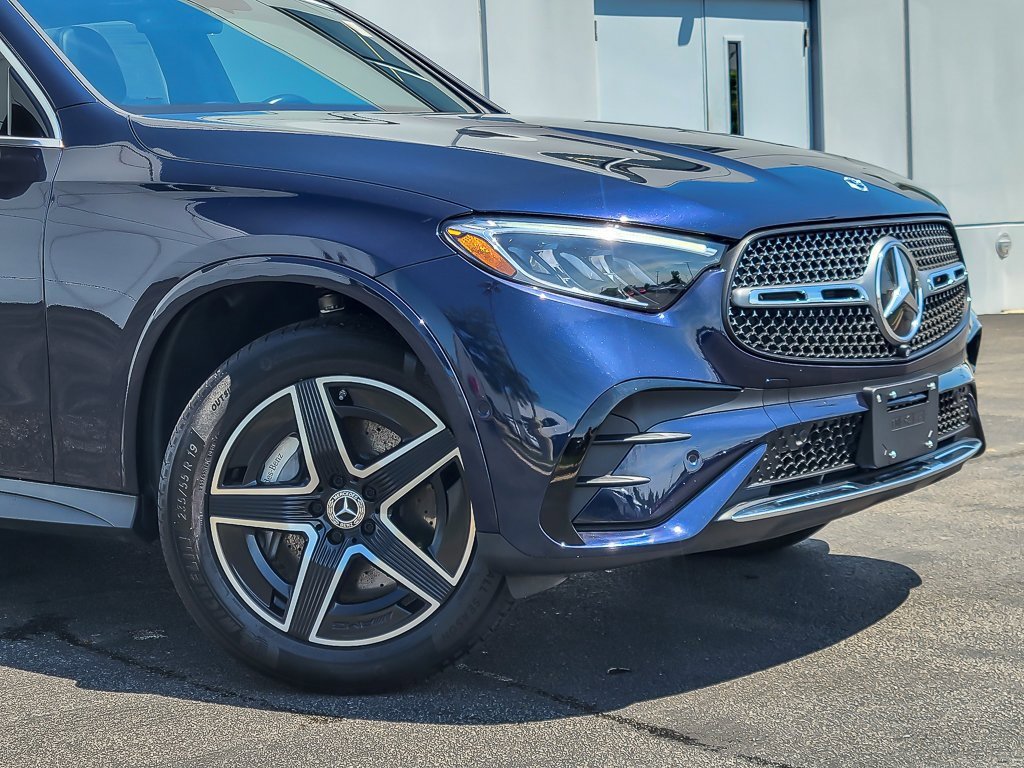2024 Mercedes Benz GLC 300 photo 2