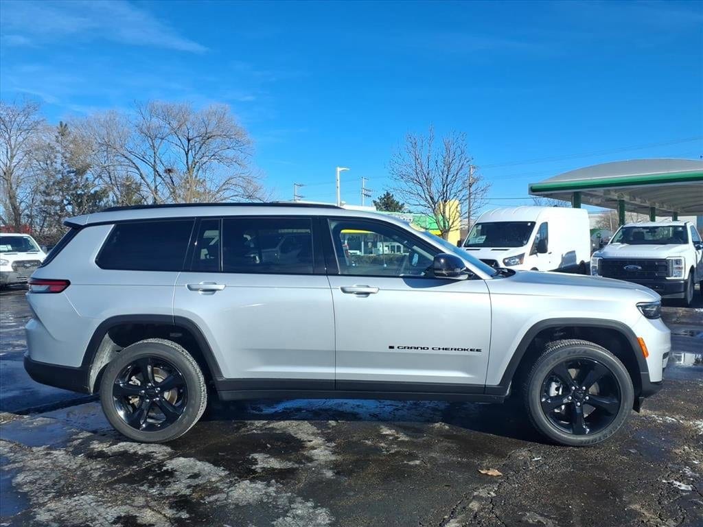 2025 JEEP GRAND CHEROKEE L - Image 8