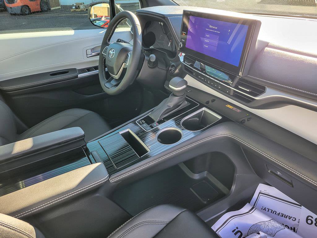 2025 TOYOTA SIENNA - Image 30