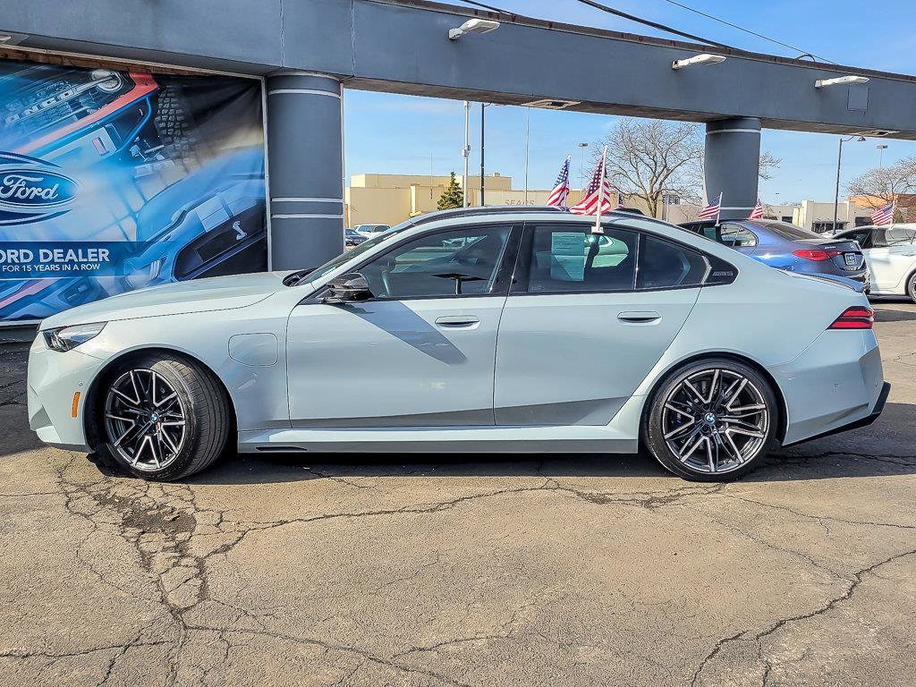 2025 BMW M5 - Image 5
