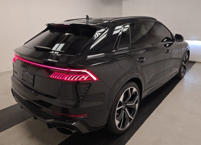 2022 Audi RS Q8 photo 2