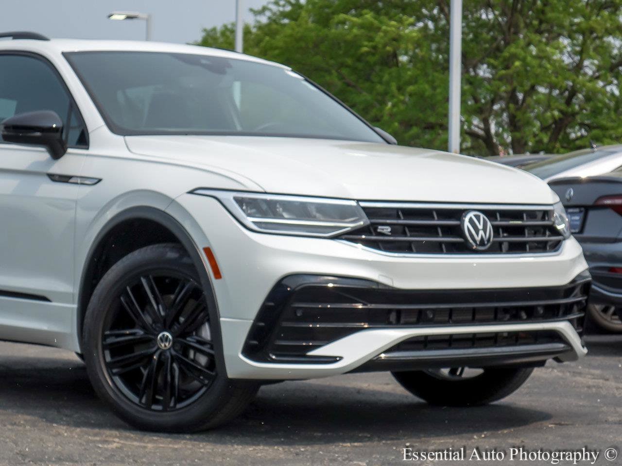 Used 2022 Volkswagen Tiguan SE R-LINE BLACK with VIN 3VV8B7AX6NM086115 for sale in Plainfield, IL