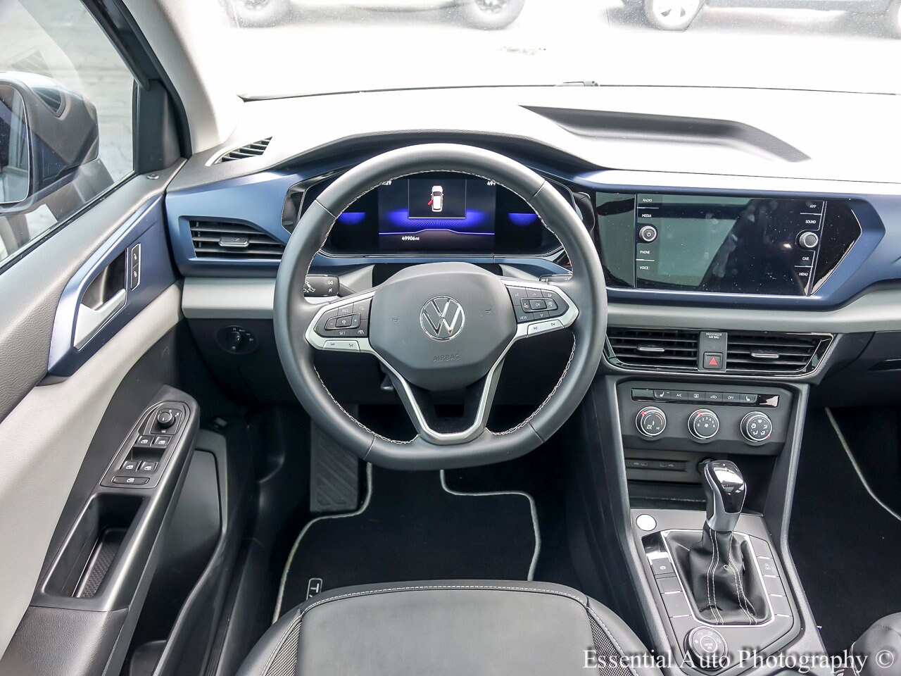 2022 Volkswagen Taos SE photo 4