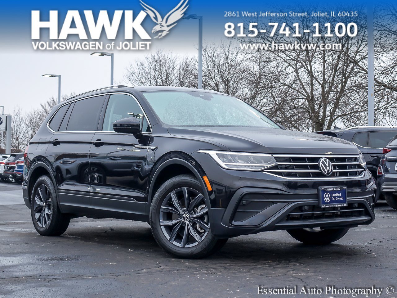 2023 Volkswagen Tiguan SE's photo