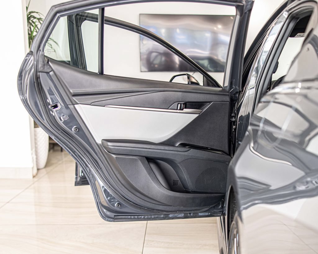 2025 Toyota Camry SE - Photo 32