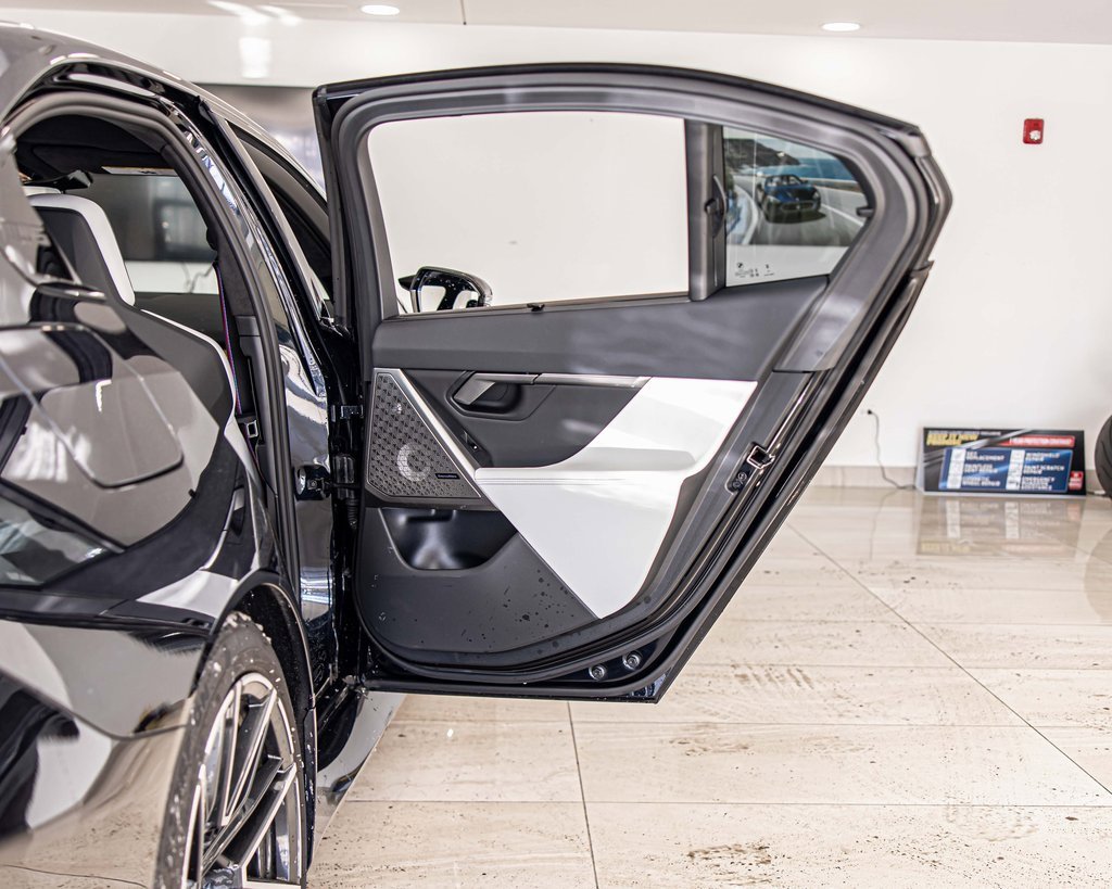 2025 BMW M5 - Image 39