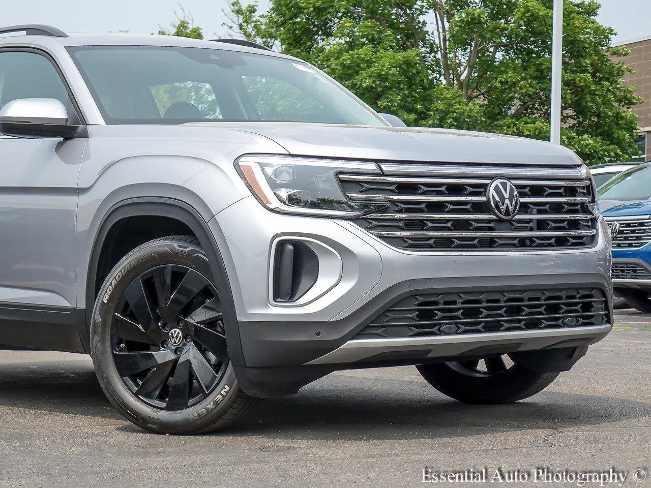 Certified 2024 Volkswagen Atlas SE w/Tech with VIN 1V2HR2CAXRC521827 for sale in Plainfield, IL