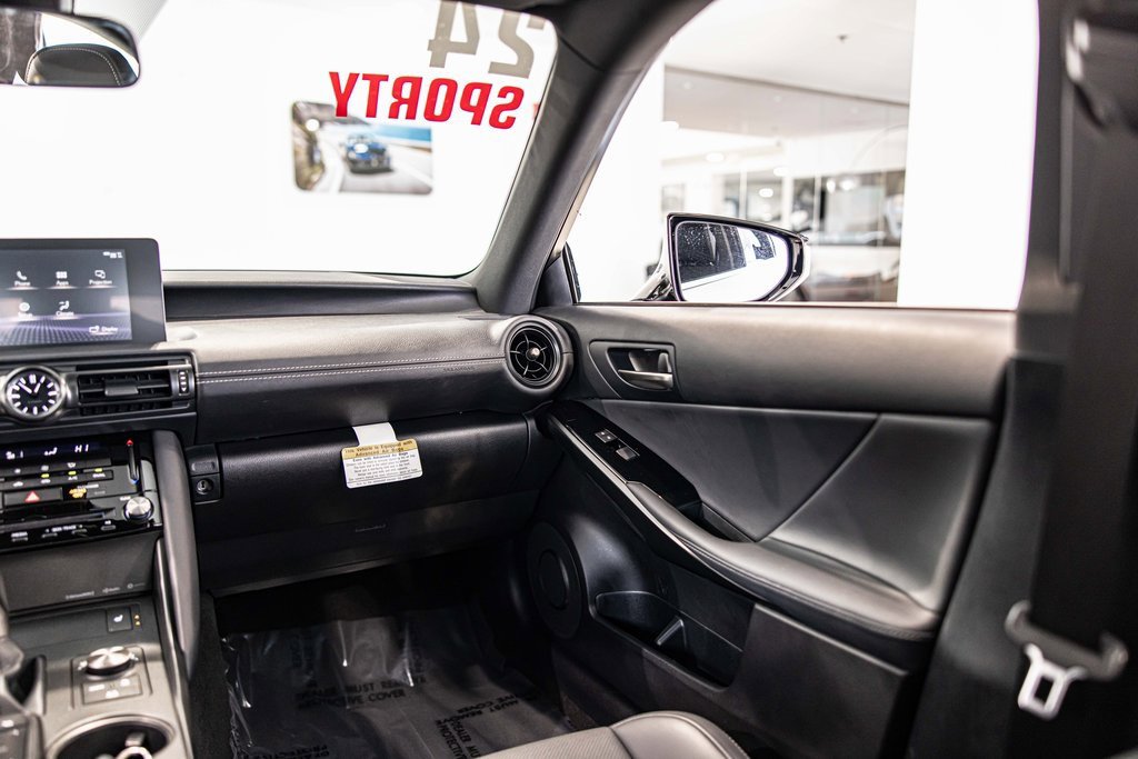 2024 LEXUS IS - Image 39