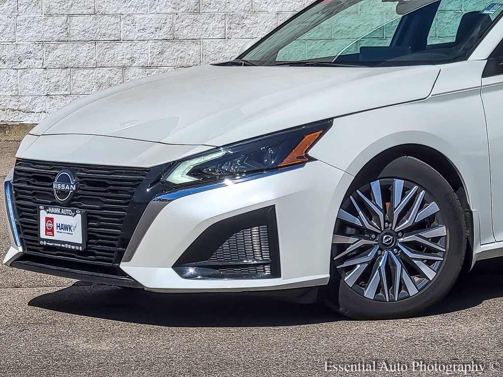 Used 2023 Nissan Altima SV with VIN 1N4BL4DW5PN388271 for sale in Plainfield, IL