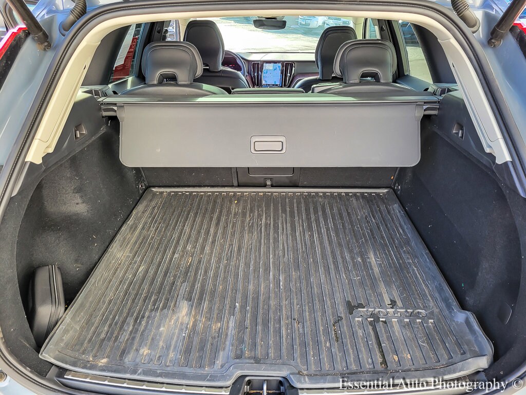 2023 VOLVO XC60 - Image 20