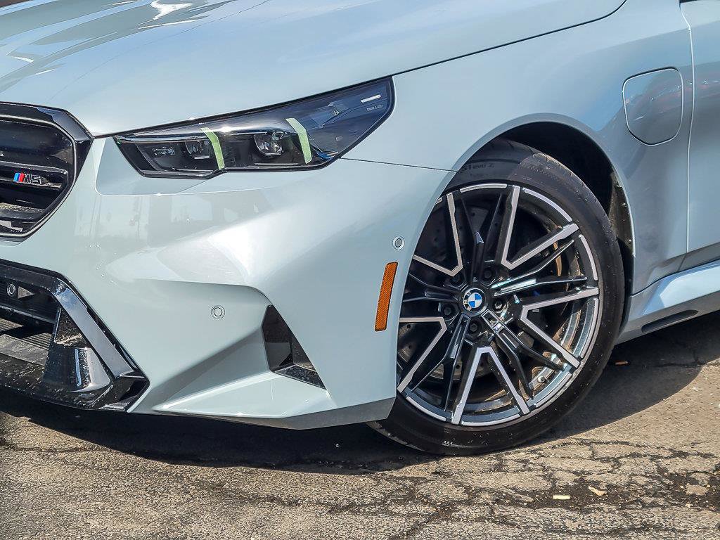2025 BMW M5 - Image 4