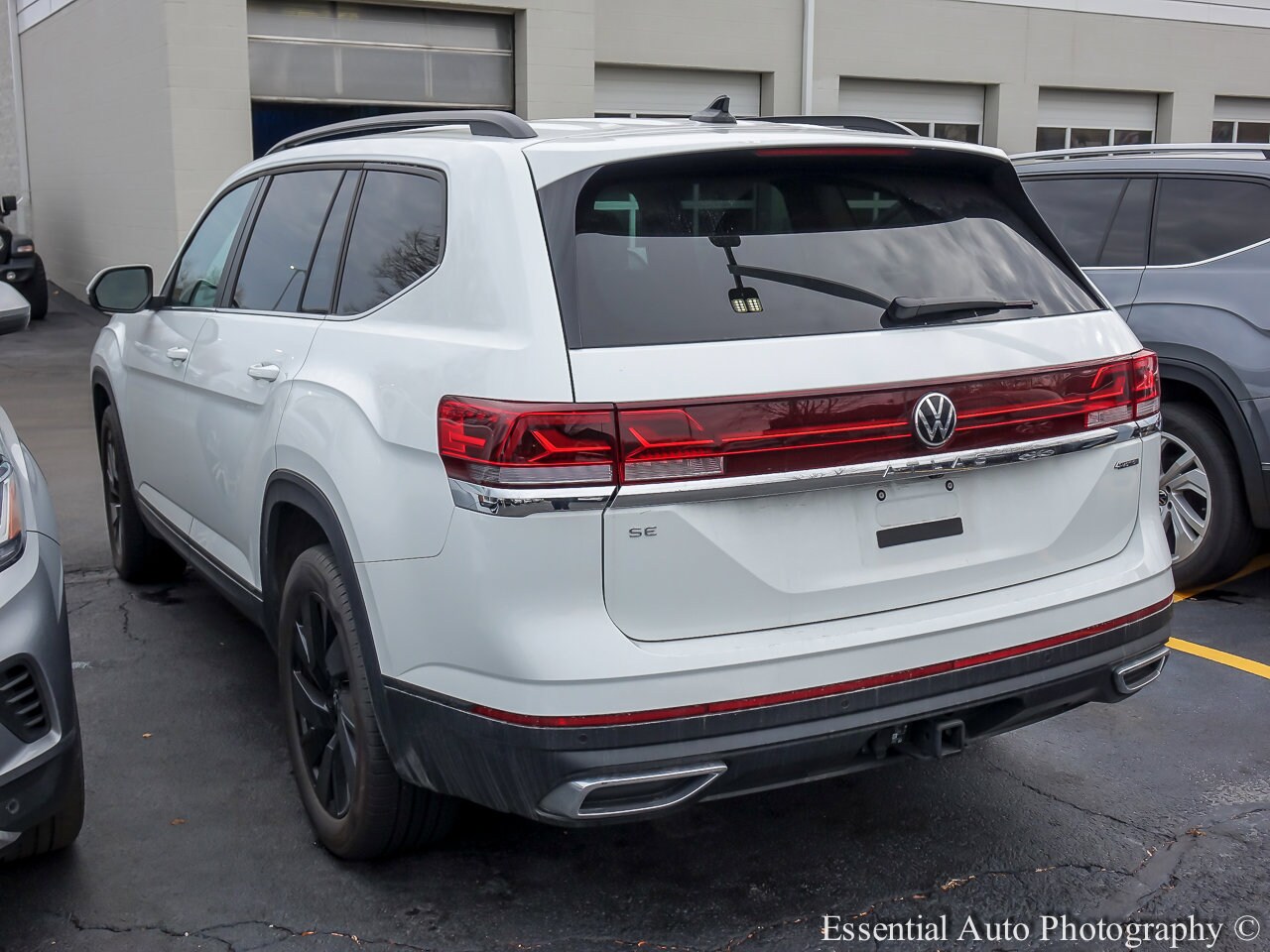 2025 Volkswagen Atlas SE Technology photo 3