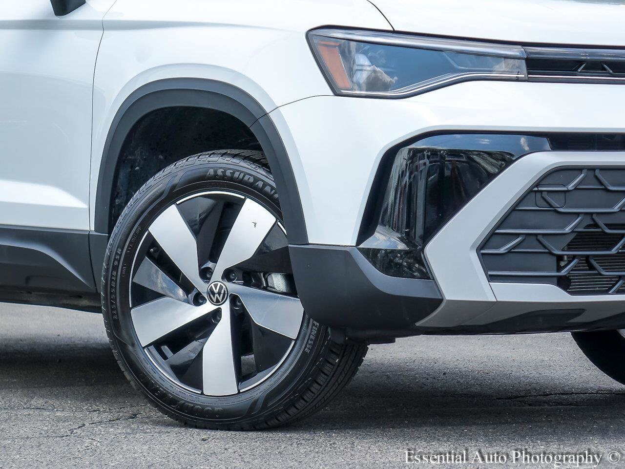 2025 Volkswagen Taos S photo 3