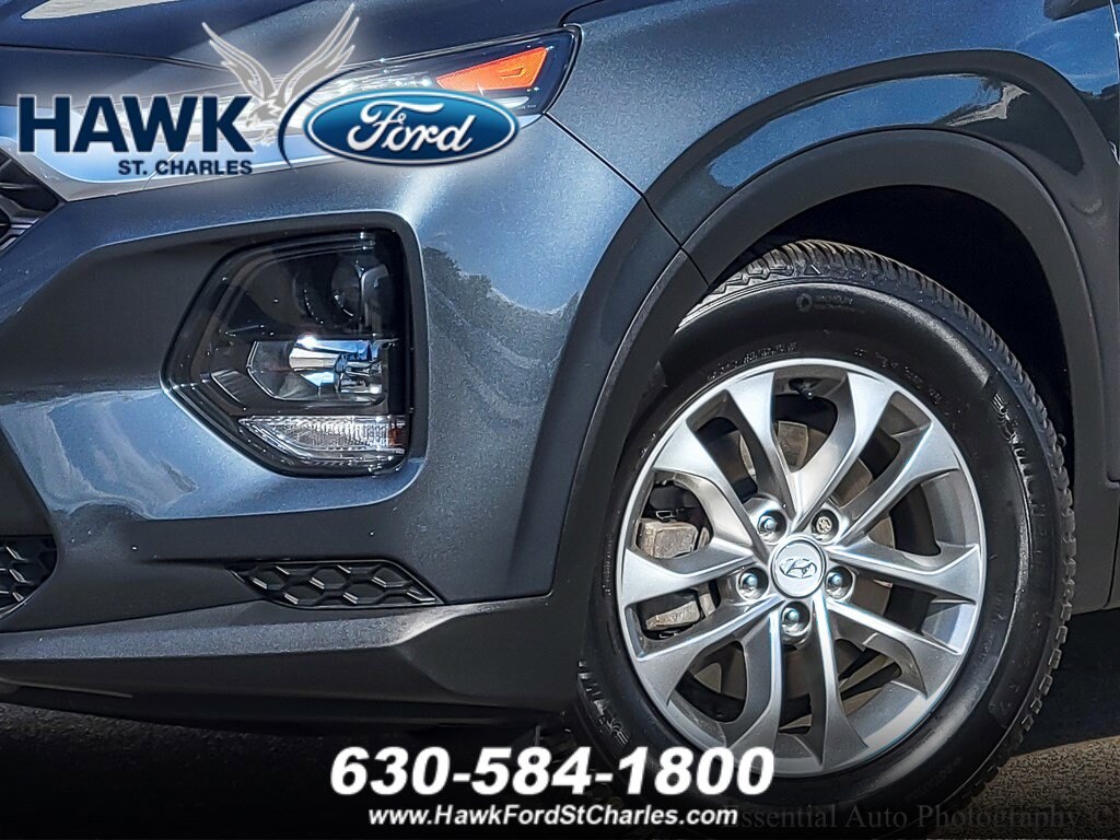 2020 Hyundai Santa Fe SE photo 3