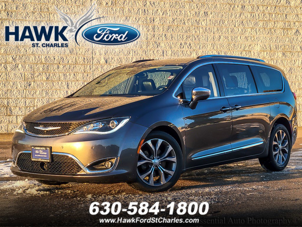 2017 Chrysler Pacifica Limited's photo