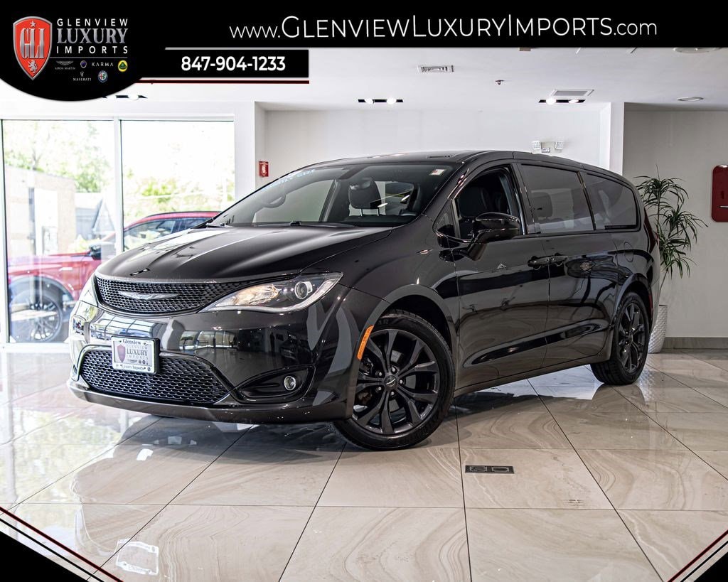 2019 Chrysler Pacifica Touring Plus's photo