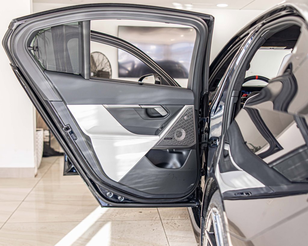 2025 BMW M5 - Image 33