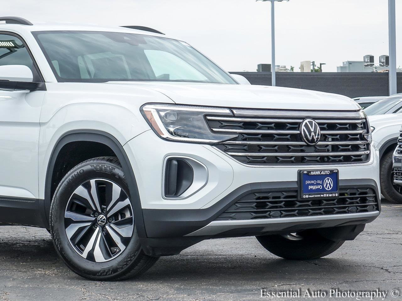 Used 2024 Volkswagen Atlas SE with VIN 1V2LR2CA2RC552449 for sale in Plainfield, IL